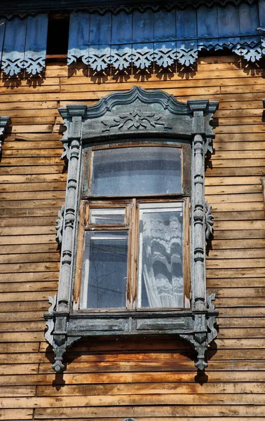 Vintage Puiset Ikkunat Pitsi Puinen Arkkitehtuuri Tomsk — kuvapankkivalokuva