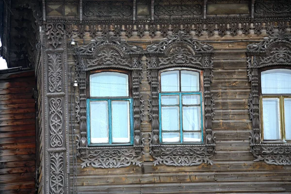 Vintage Wooden Windows Lacy Wooden Architecture Tomsk — Stock Photo, Image