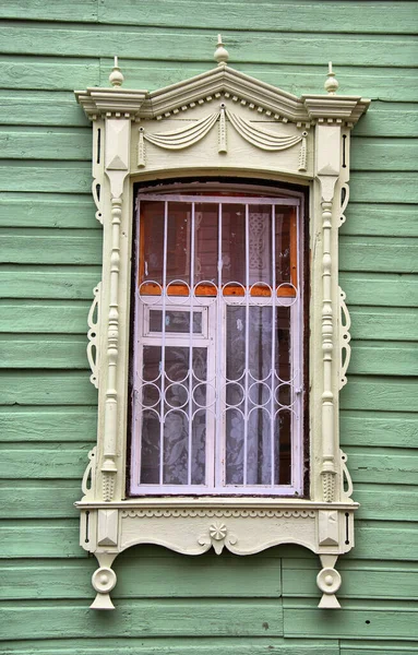 古色古香的木窗 托木斯克的花边木结构 — 图库照片