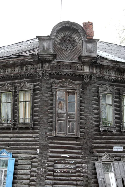 Ferestre Din Lemn Epocă Arhitectură Din Lemn Dantelă Din Tomsk — Fotografie, imagine de stoc