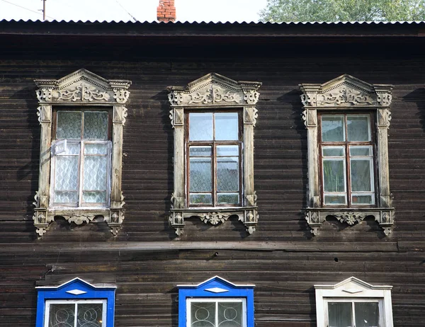 Vintage Wooden Windows Lacy Wooden Architecture Tomsk — Stock Photo, Image