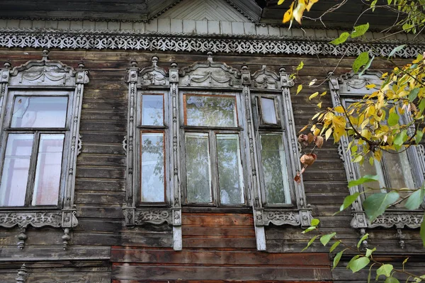 Vintage Wooden Windows Lacy Wooden Architecture Tomsk — Stock Photo, Image