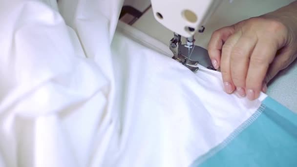 裁缝师做床单 — 图库视频影像