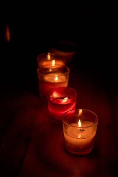 Red Candle Burning Dark Focus Single Candle Foreground Candlelight Dark — Stock Photo, Image