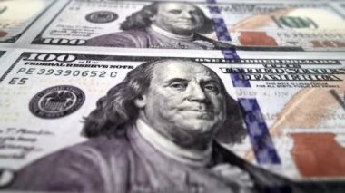 100 dolarlık banknot para basma konsepti. 100 dolarlık banknot. 4K yüksek kalitede sınıflandırılmamış görüntü