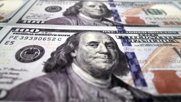 Стодоларові купюри друкують концепцію грошей. банкнота в 100 доларів. 4k високоякісних немодифікованих кадрів — стокове відео