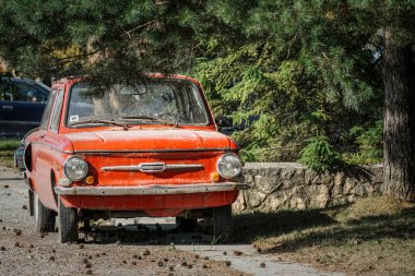 Rus SSCB kırmızı retro arabası Zaporozhets ZAZ-968A