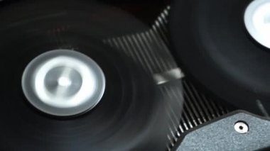 Madencilik kripto para birimlerini döndüren bir grafik kartının hayranlarının yakın çekimi