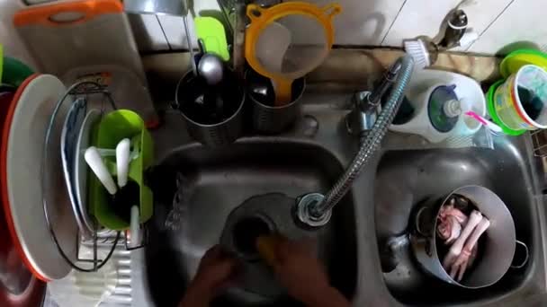 Pov Eerste Persoon Bekijken Wassen Van Een Glazen Container Gootsteen — Stockvideo