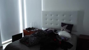 POV ilk kez sabah 4 km 'de akşamdan kalma arkadaşlarıma bakıyor.