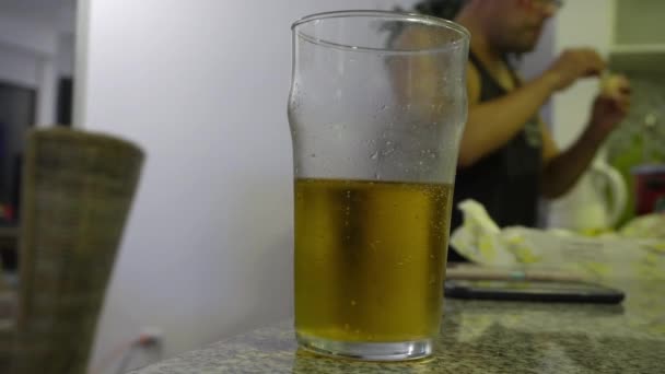 Closeup Throwing Potato Chip Glass Beer Kitchen — Stock Video