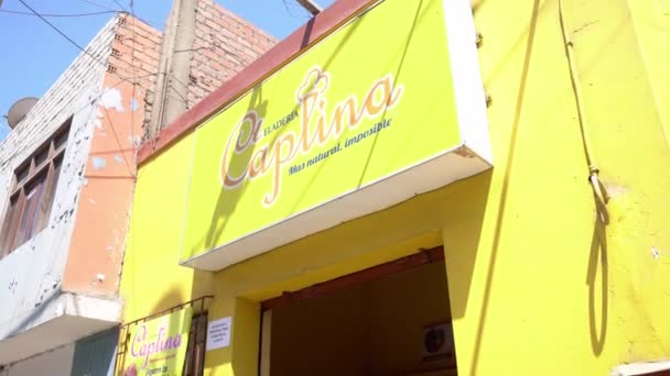 Close Casal Que Entra Uma Sorveteria Caplina Huacho Lima Peru — Vídeo de Stock