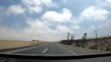 Pov hızlı kamera gün içinde bazı bisikletçilerin yanında 4 km 'lik zaman aralığında sürüyor.