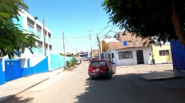 Casma sokaklarında koşan POV 4k - Casma, Peru - Nisan 2022