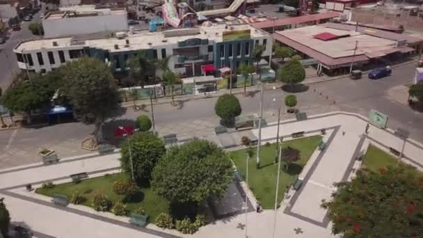 カスマ ペルーの中央広場の空中ドローンの眺め4Kの日のペルー 2022年4月 — ストック動画