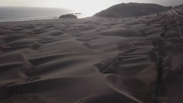 Piękny Widok Powietrza Dziewiczej Pustyni Obok Morza Drogi — Wideo stockowe