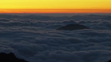 Dağlarda gün batımı