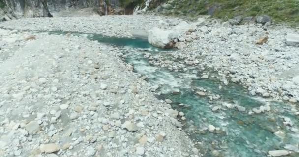 Vackert Höstlandskap Bäck Marmor Ravin Flyter Som Drömmande Landskap Taroko — Stockvideo