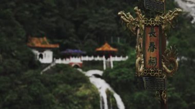 Taroko Boğazı Ulusal Parkı, Tayvan 'daki Dağ-Ay Köprüsü' nün Güzel Sonbaharı