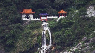 Taroko Boğazı Ulusal Parkı, Tayvan 'daki Dağ-Ay Köprüsü' nün Güzel Sonbaharı