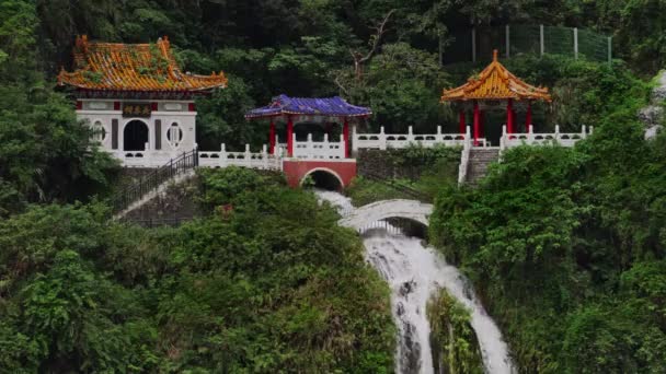 Belo Outono Ponte Montanha Lua Taroko Desfiladeiro Parque Nacional Taiwan — Vídeo de Stock