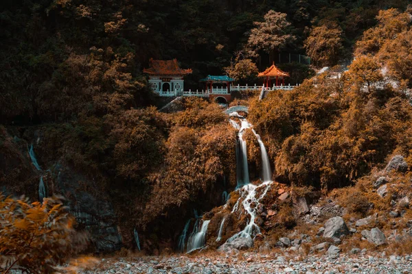 Храм Чанчунь Вічна Весна Shrine Водоспаду Національному Парку Taroko Хуалянь — стокове фото