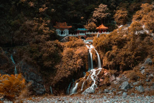 Храм Чанчунь Вічна Весна Shrine Водоспаду Національному Парку Taroko Хуалянь — стокове фото