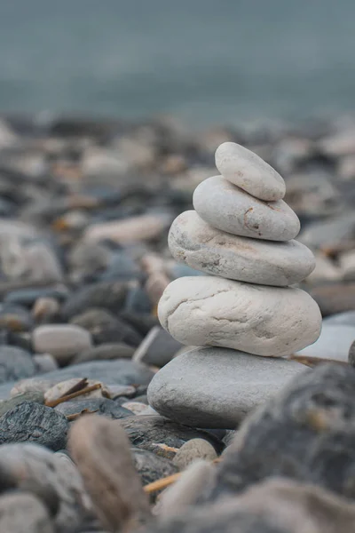 Close Van Gestapelde Stenen Het Strand — Stockfoto