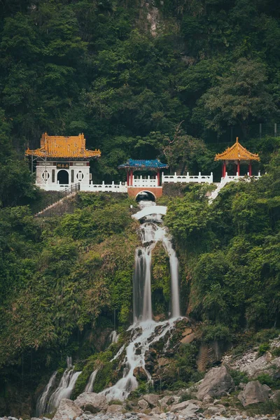 Templo Changchun Santuário Eterno Primavera Cachoeira Parque Nacional Taroko Hualien — Fotografia de Stock
