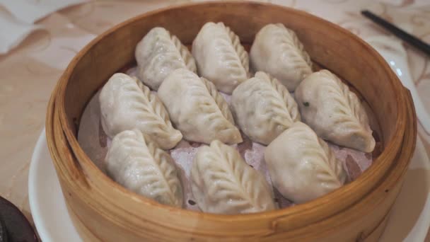 Bamboo Steamer Streamed Vegeterian Dumplings Chinese Food — Stock Video