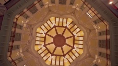 Tokyo, Japonya 'daki Tokyo istasyonunun iç manzarası.