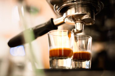 Kahve makinası kahve dükkanında..