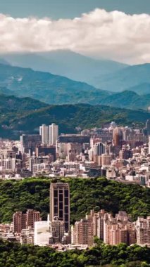 Tayvan 'ın Taipei kentindeki Tayfun Günü' nün 8K zamanı