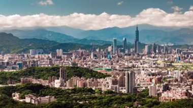 Tayvan 'ın Taipei kentindeki Tayfun Günü' nün 8K zamanı