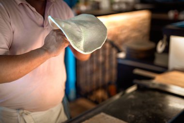 El yapımı taze organik vejetaryen pizza.