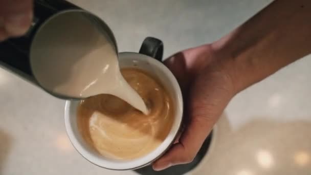 Vista Superior Barista Haciendo Una Taza Café Soja Vegana Arte — Vídeos de Stock