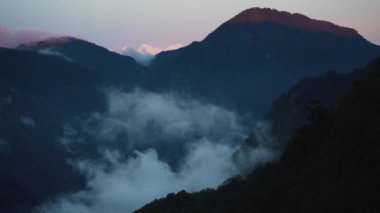 Tayvan 'ın merkezindeki Jianshihbao kutsal ağaçlarının doğuşu.
