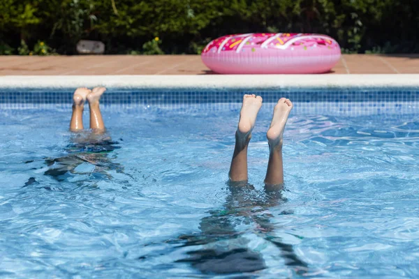 Childs Feet Swimming Pool — Stock Photo, Image