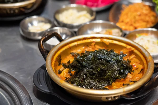 Kimchi Çorbası Bir Kâsede Servis Edilir Kore Yemeği — Stok fotoğraf