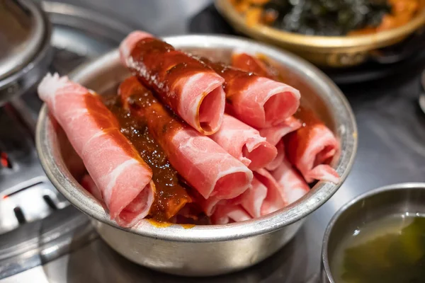 Cerdo Crudo Con Salsa Para Barbacoa Estilo Coreano —  Fotos de Stock