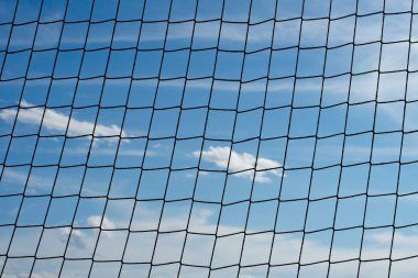 Ağın arkasındaki bulutlar. Özgürlüğün yoksunluğu kavramı