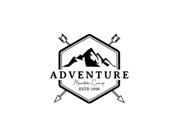 Mountain Adventure Camp Logo Design Template — Image vectorielle