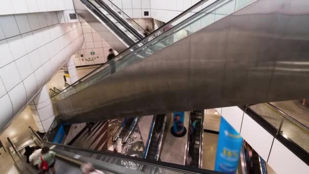 Time Lapse Asian People Walk Use Escalator Mrt Subway Underground — Vídeos de Stock