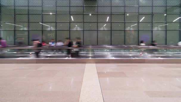 Time Lapse Asian People Walking Using Travelator Mrt Subway Underground — Stock Video