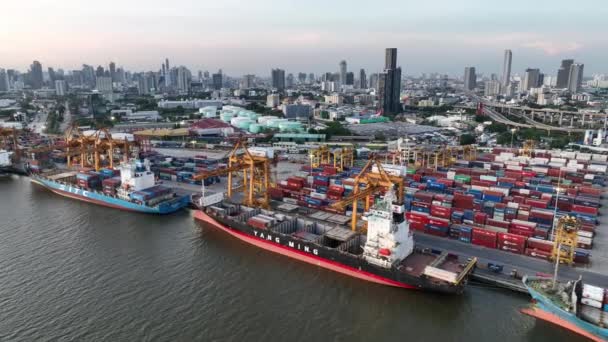 Μπανγκόκ Ταϊλάνδη Απρ 2022 Λιμάνι Φορτηγό Πλοίο Μεταφοράς Εμπορευματοκιβωτίων Γερανός — Αρχείο Βίντεο