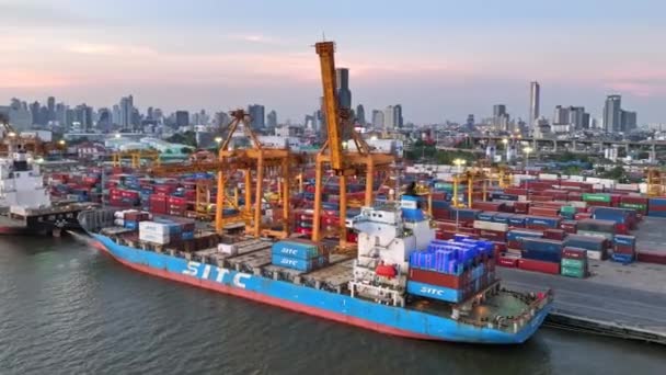 Bangkok Tajlandia Kwietnia 2022 Port Żeglugowy Kontenerowiec Towarowy Dźwig Transport — Wideo stockowe