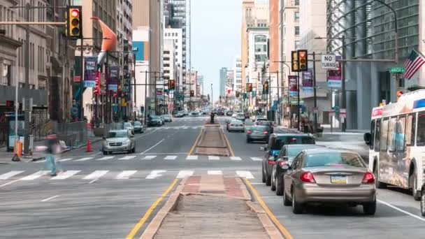 Downtown Cityscape Time Lapse Car Traffic Transportation People Walk Cross — Vídeos de Stock