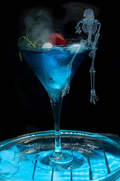 Cup Drink Celebrate Halloween Ice Human Skeleton Sitting Rim While — Zdjęcie stockowe