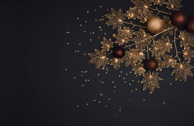 Noel ve Yeni Yıl tatili geçmişi. Xmas tebrik kartı. Altın Noel süsü. Noel. Üst Manzara. Düz yatıyordu.