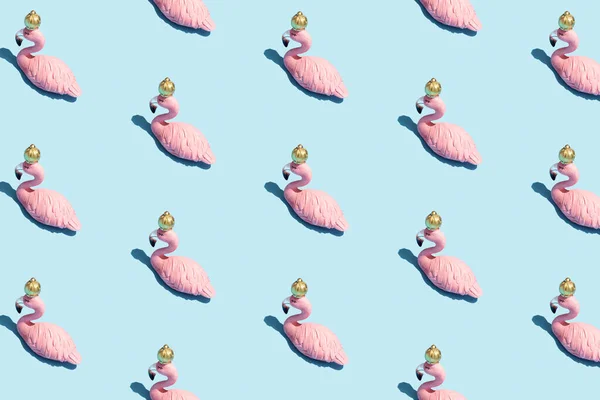 Trendigt Solljus Sommarmönster Gjort Med Rosa Flamingo Leksak Ljus Ljusblå — Stockfoto